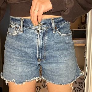 Abercrombie 4” Mom Short High Rise